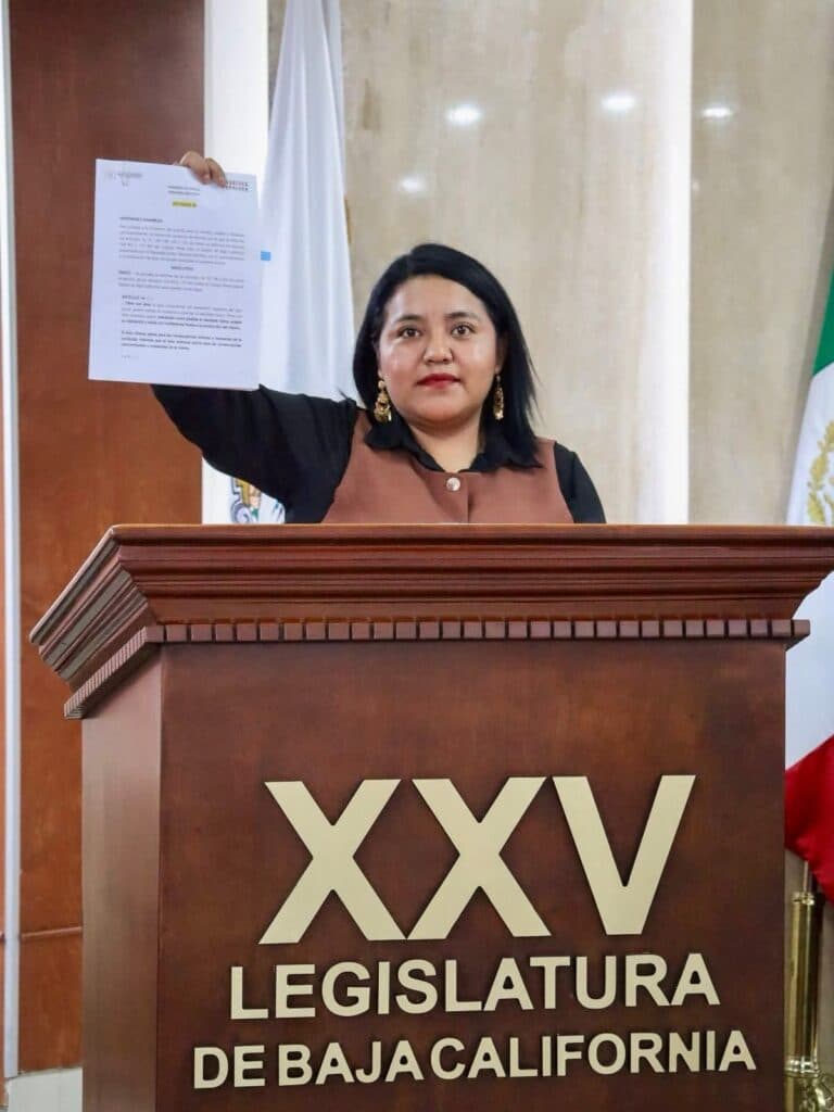 Evelyn Sánchez presenta la reforma al Código Penal en la XXV Legislatura de Baja California, destacando su impacto político.