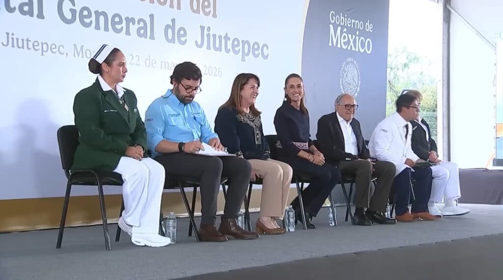 Claudia Sheinbaum y funcionarios durante la inauguración del Hospital General del IMSS Bienestar en Jiutepec, Morelos.