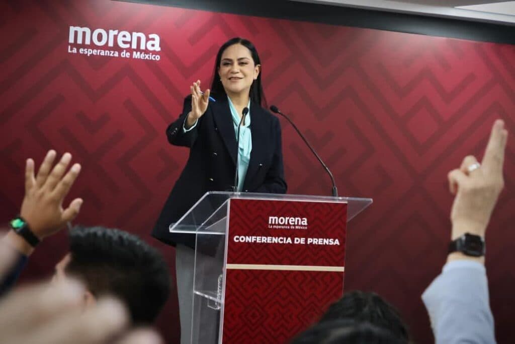 Ariadna Montiel Reyes, presidenta de Morena, habla en conferencia de prensa sobre la alianza política rumbo a 2027.