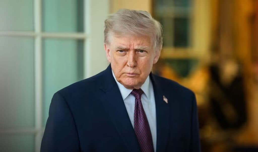 Donald Trump, con expresión seria, durante su intervención en la 81ª Asamblea General de la ONU, abordando temas de seguridad en México.