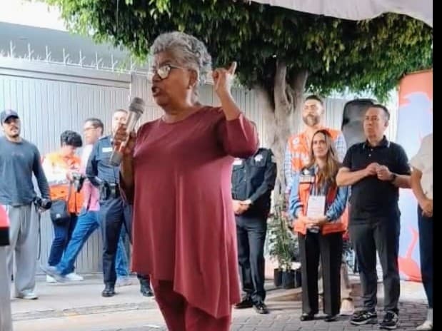 Margarita Escobedo, presidenta del Consejo Social de Guadalajara, habla sobre participación ciudadana y desigualdad en un evento comunitario.