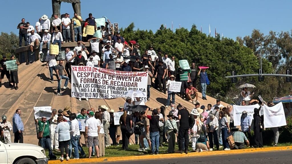 “Ya Estuvo”: Ciudadanos Marchan en Tijuana Contra el Abuso de Altos Impuestos, Extorsión e Inseguridad