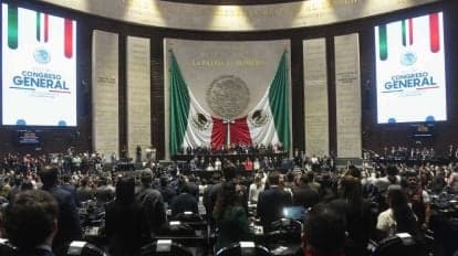 Asamblea en el Congreso de la Unión durante la aprobación de reforma para penalizar el reclutamiento para el crimen organizado.