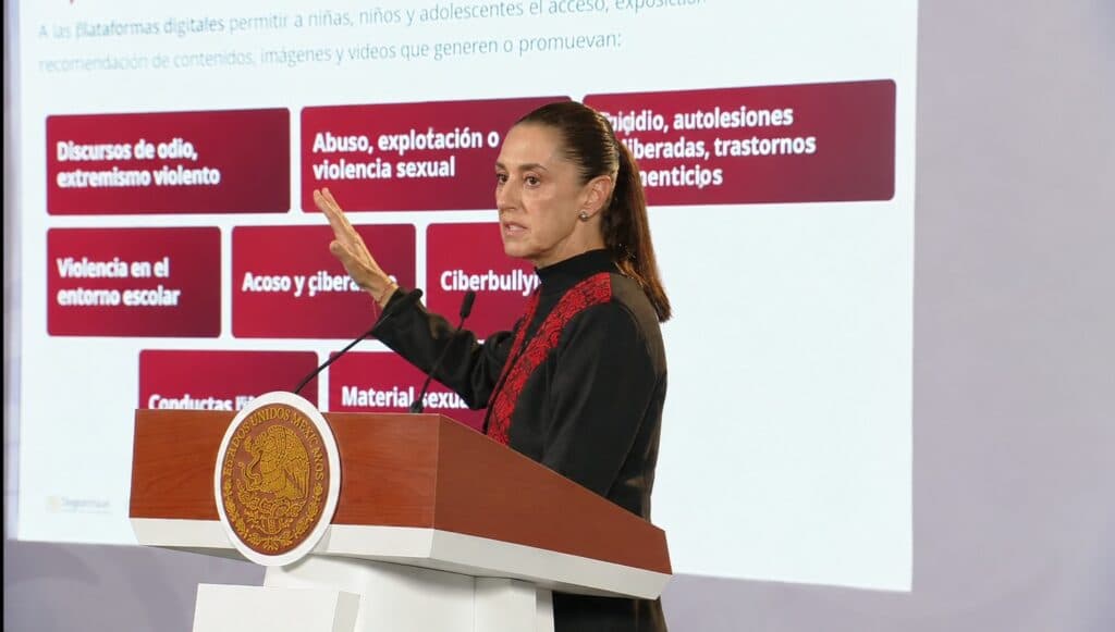 Claudia Sheinbaum presenta decreto para frenar contenidos violentos en plataformas digitales, destacando la protección de menores.