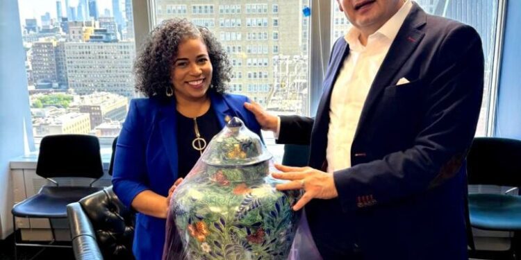 Gobernador Electo Alejandro Armenta y Asambleísta Karines Reyes promueven hermanamiento Puebla-Nueva York