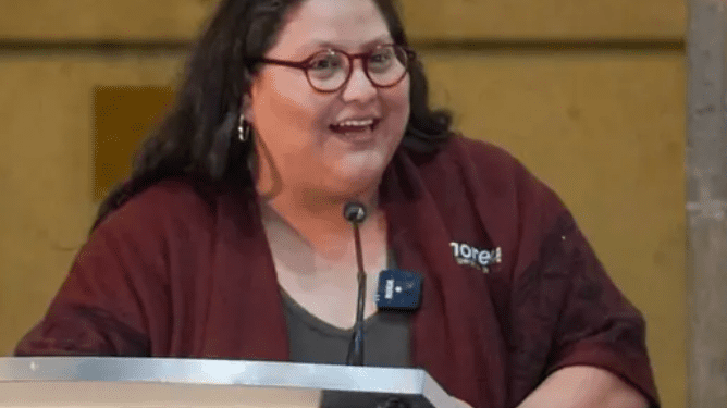 Según estatutos, Citlalli Hernández quedaría al frente de Morena