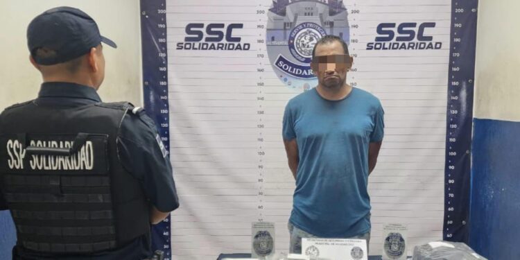 Detiene policía en Solidaridad a un sujeto con droga