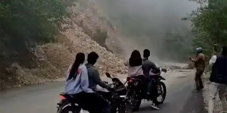 Derrumbe en sierra de Chiapas deja incomunicadas a varias comunidades