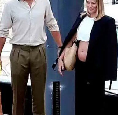 Margot Robbie presume su pancita de embarazo