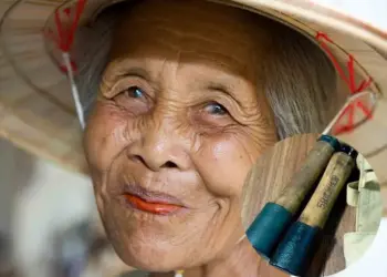 Abuelita usó una granada activa como martillo por 20 años