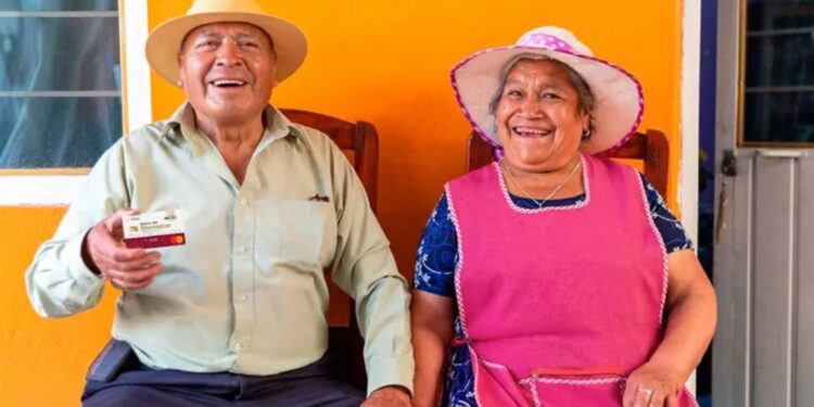 Te informamos si puedes cobrar la pensión del Bienestar este sábado o domingo