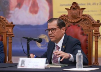 PRESENTAN EN FERIA DE MINERIA LIBRO SOBRE LIMITES DE PROPIEDAD