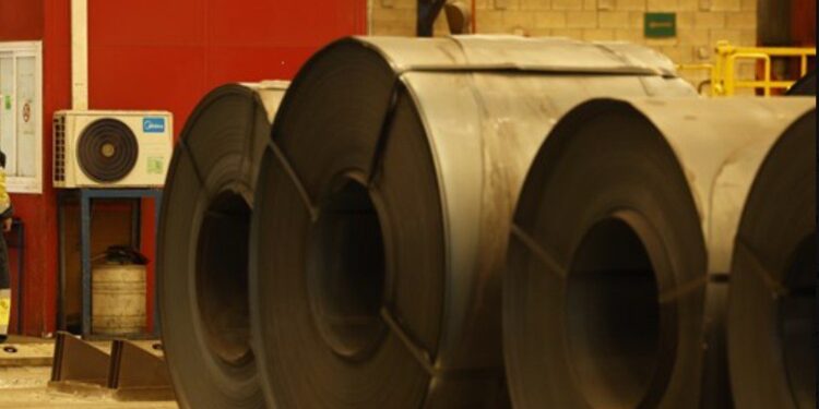 Apagones obligan a ArcelorMittal a detener producción clave en Michoacán