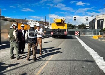 Supervisa XXV Ayuntamiento de Tijuana trabajos de limpieza y reparación en la calle Diez