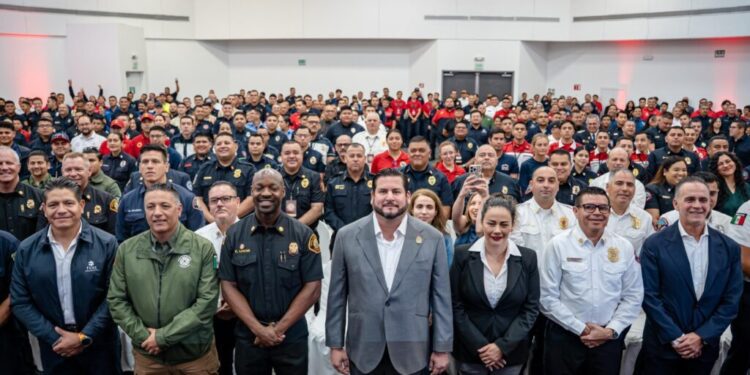 Inaugura Ismael Burgueño 4to.Congreso Internacional de Bomberos de Tijuana
