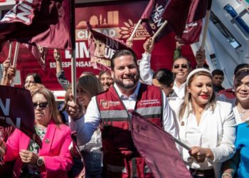 Encabeza Ismael Burgueño banderazo de arranque de 129 camiones recolectores de basura para Tijuana