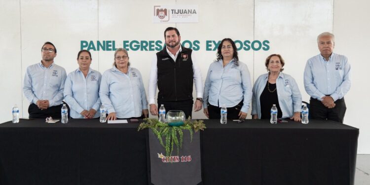 Participa Ismael Burgueño en Panel de Egresados Exitosos del CBTis 116