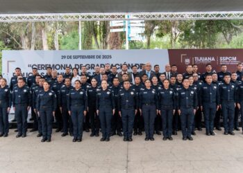 Toma protesta Ismael Burgueño a 53 nuevos elementos que se integran a la Policía Municipal de Tijuana
