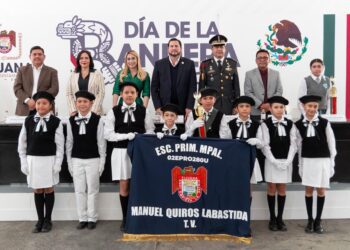 Encabeza Ismael Burgueño acto cívico por el Día de la Bandera