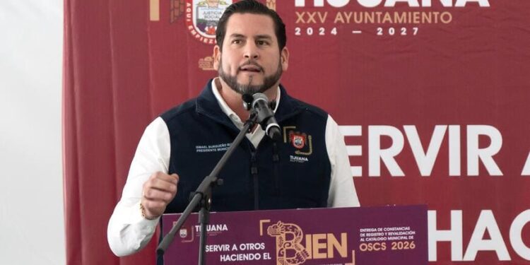 Fortalece Ismael Burgueño vínculo con la Sociedad Civil mediante entrega de constancias 2026