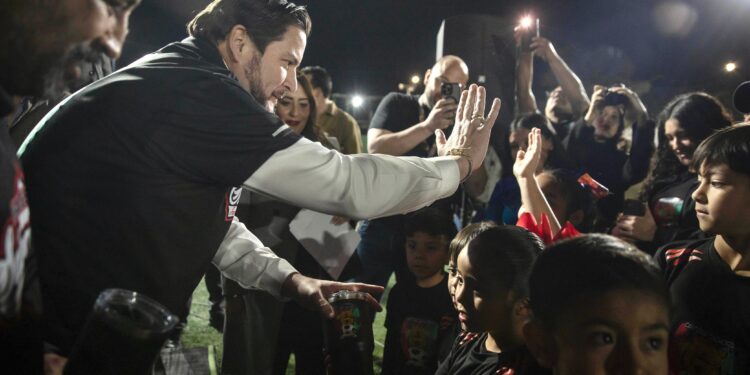 Asiste Ismael Burgueño a la inauguración de la rehabilitación de la Unidad Deportiva El Rubí
