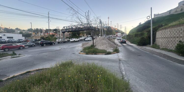 Informa Gobierno de Tijuana cierre vehicular de un tramo del Libramiento Rosas Magallón por trabajos en puente peatonal a la altura de la comandancia Margarito Saldaña